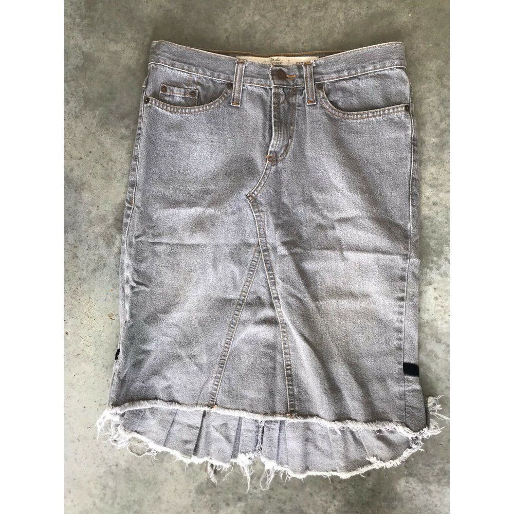 Daslu Basic Capri Grey Jean Denim Skirt Knee Length Size 40 / US Medium